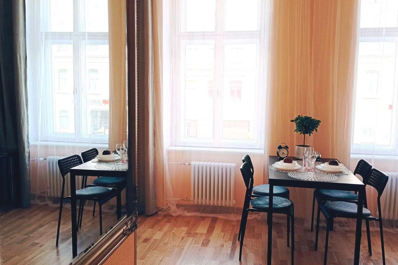 Centrally Located Studio Apartment Riga Extérieur photo
