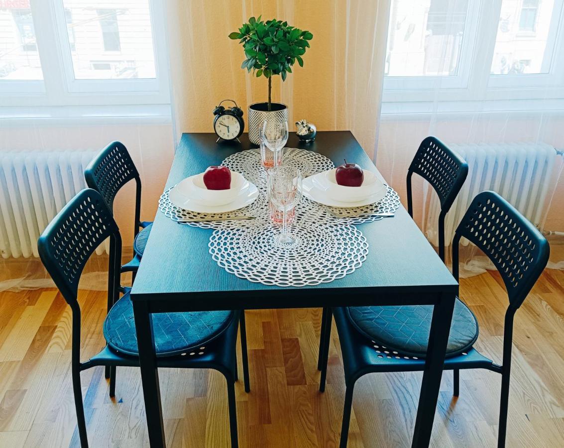 Centrally Located Studio Apartment Riga Extérieur photo