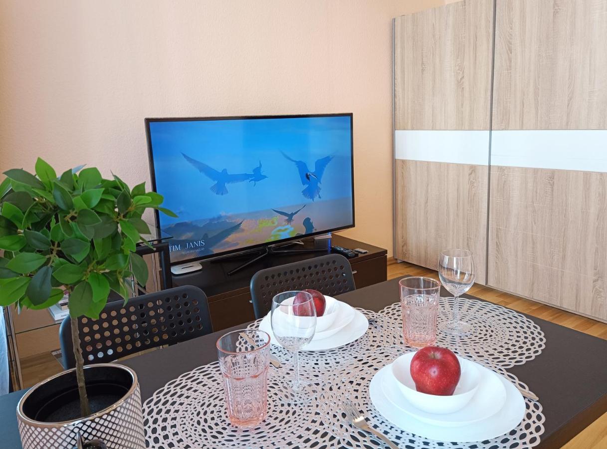 Centrally Located Studio Apartment Riga Extérieur photo